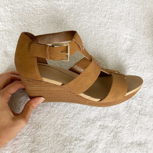 Dr. Scholl's Shoes - NEW Dr. Scholl's Brown Platform Sandals